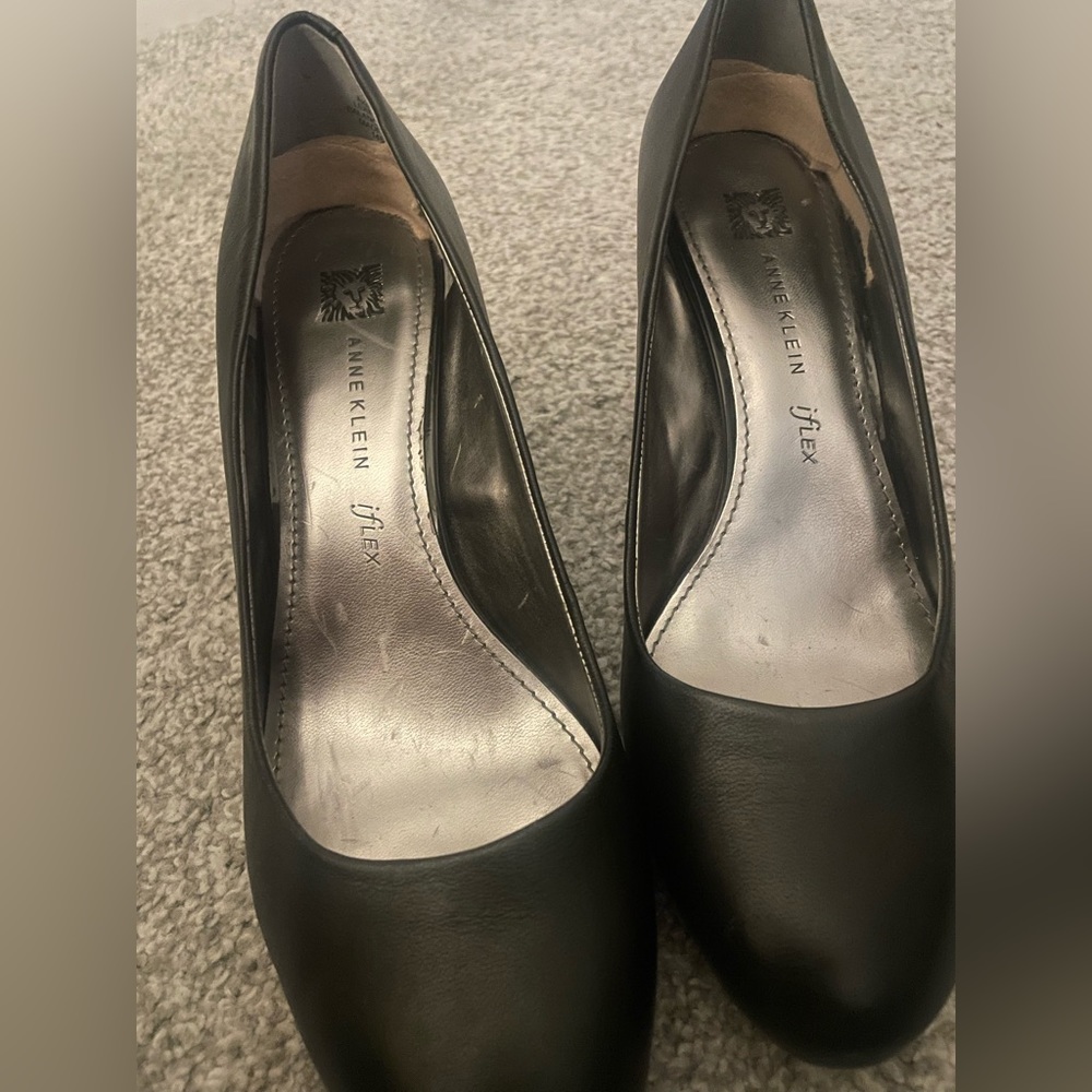 Flight attendant heels